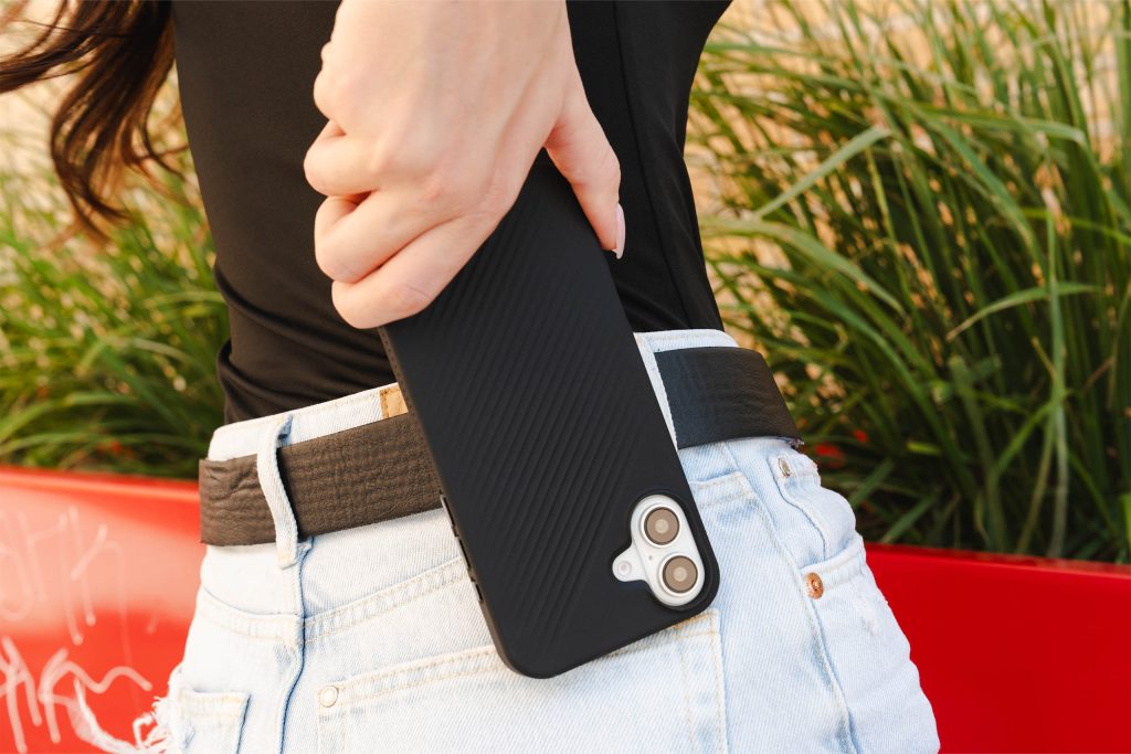 luxe black iphone 16 plus phone case